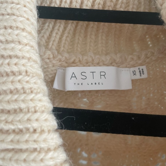 ASTR The Label Scallop Collar Cardigan - Picture 3 of 3